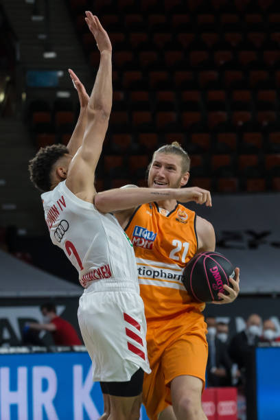 赛场突破的 赛场突破的